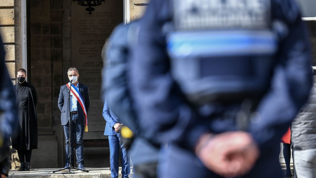 Vražda učitele otřásla Francií. Policie rozjíždí nový boj proti islamistům